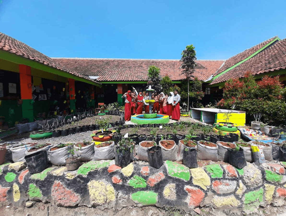 Foto Kegiatan Kebun Edukasi Sekolah
