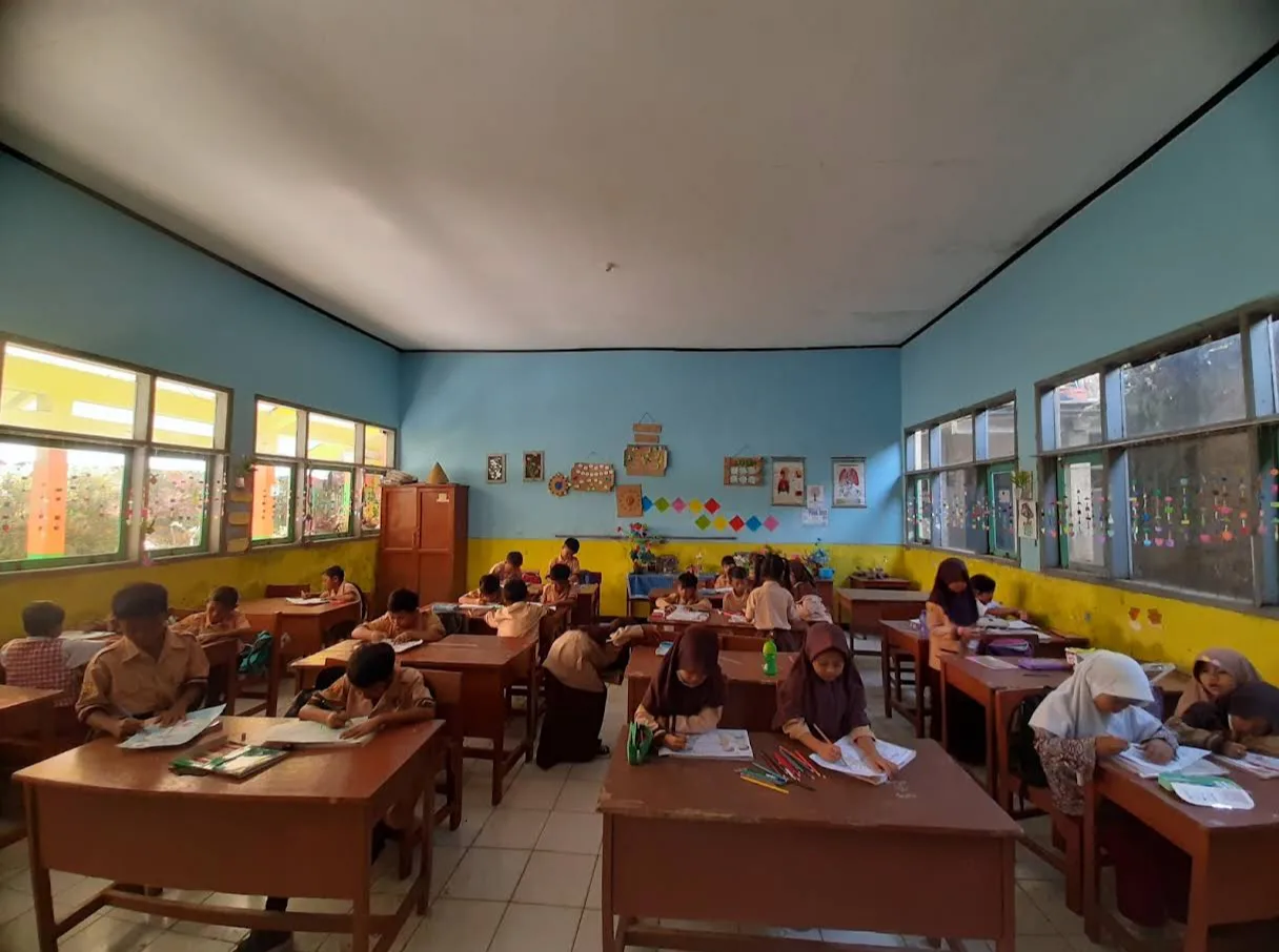 Suasana belajar mengajar di kelas
