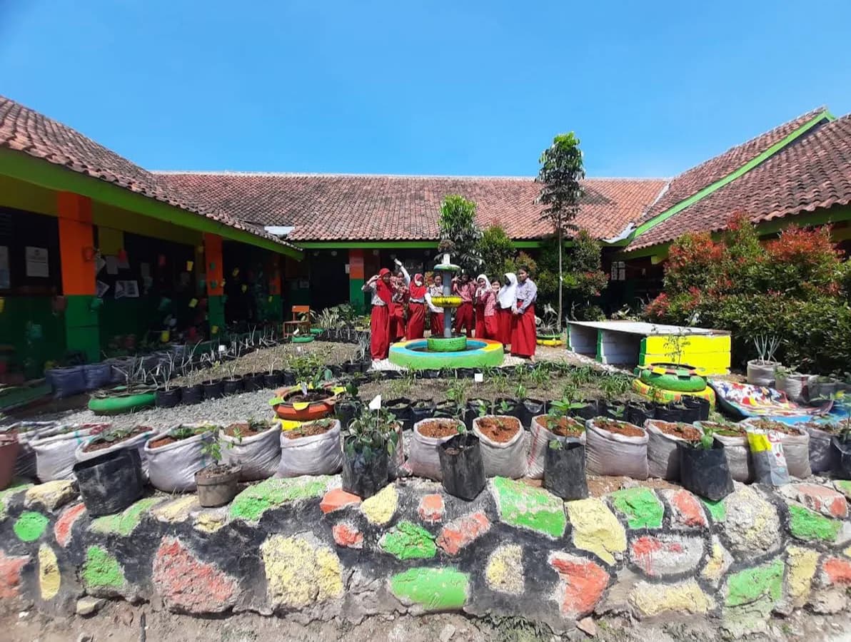 Foto Kegiatan Kebun Edukasi Sekolah